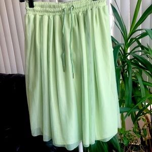 NWT . 💚Mesh SKIRT FOR GIRLS 💚size 16